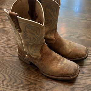 Ariat Cowboy boots! Lightly worn and great shape.